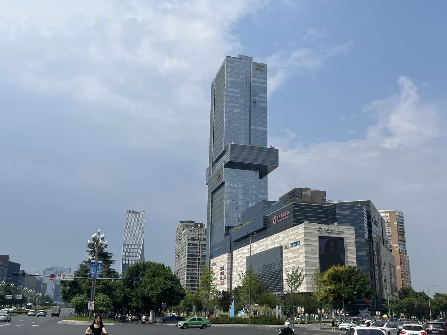 远大购物中心3号楼外观图